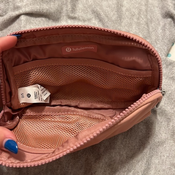 Lululemon everywhere belt bag - Picture 2 of 5